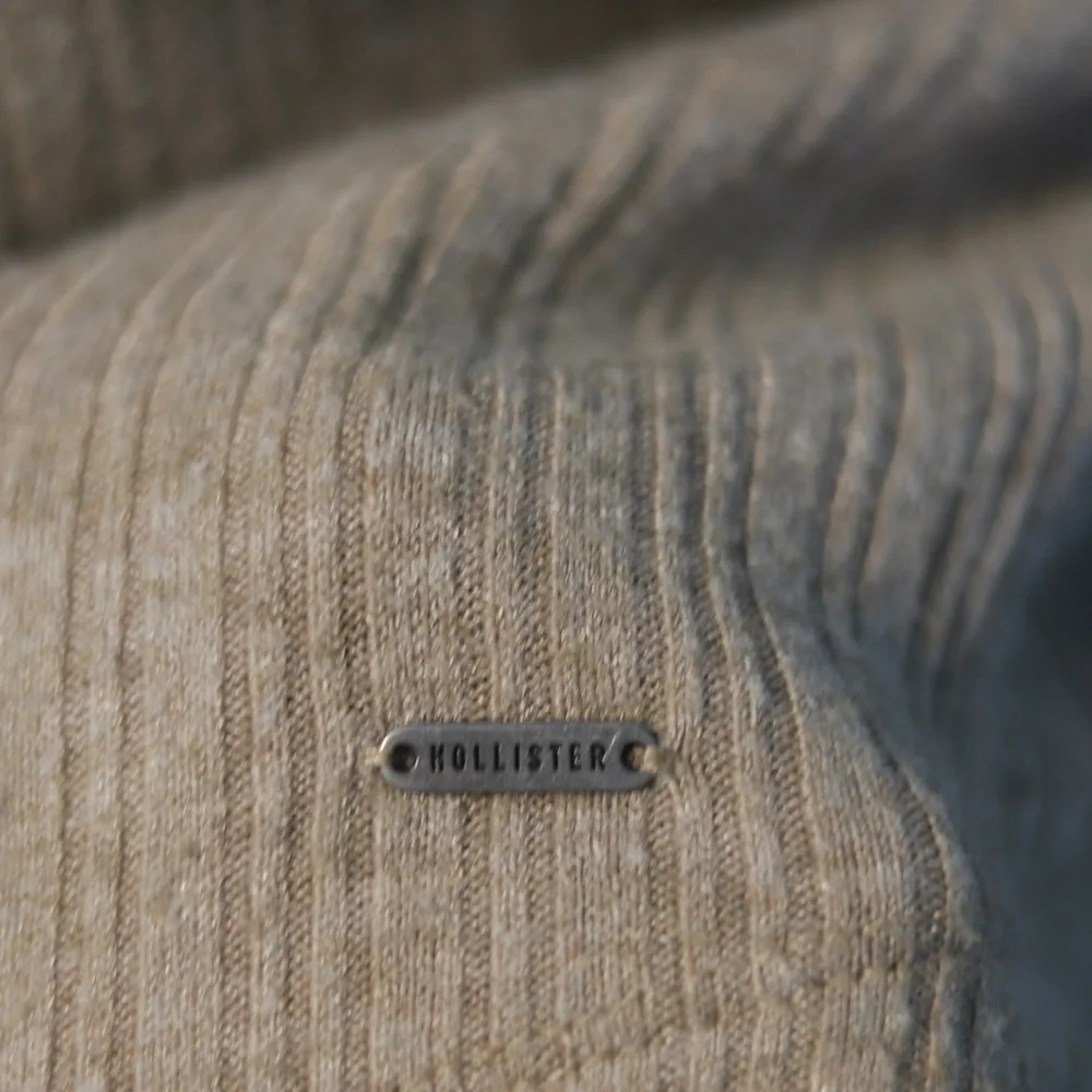 ❤️Hollister button neck sweater - Picture 3 of 5